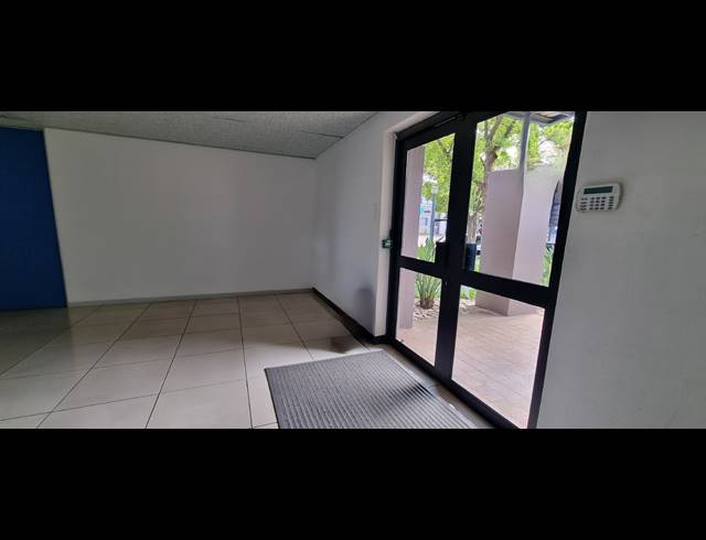 313.50M² OFFICE TO LET IN RANDJESPARK
